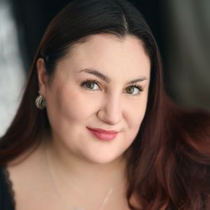 AMELIA</br>BROADWAY” class=’img-responsive square’/>
													</div>
												
												<div class=